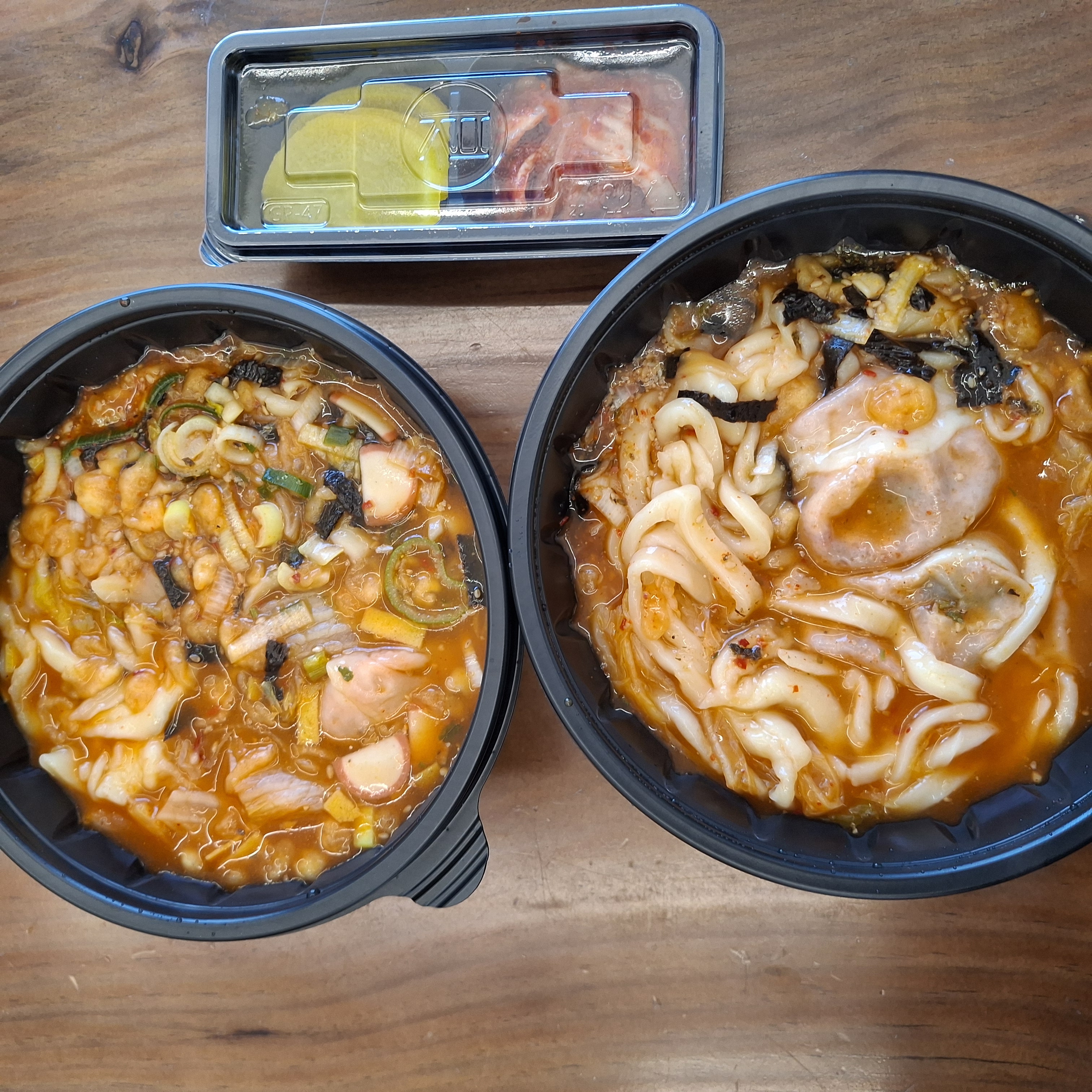 김치칼만두국