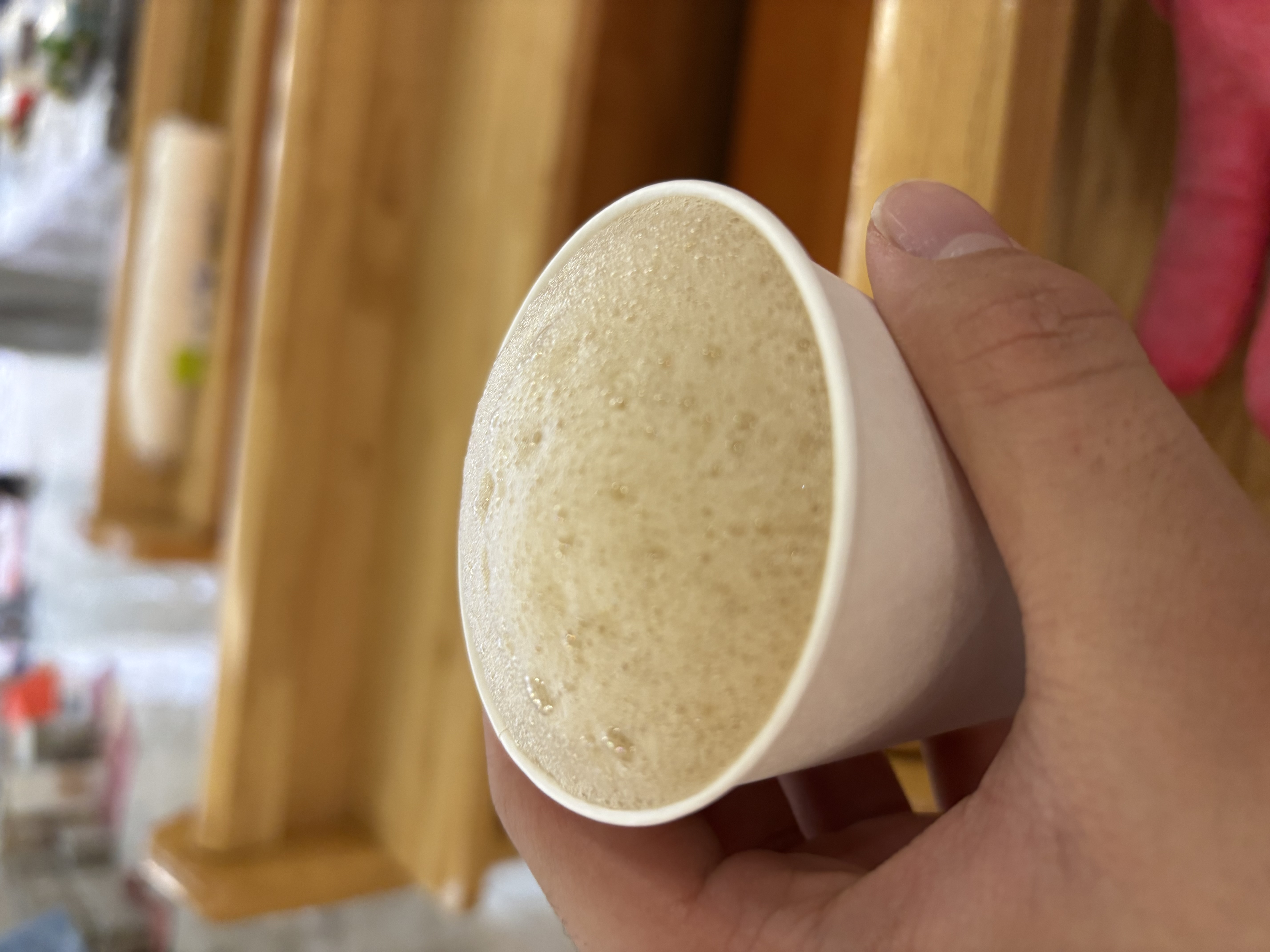 거품 커피. 먹어보면 압미다