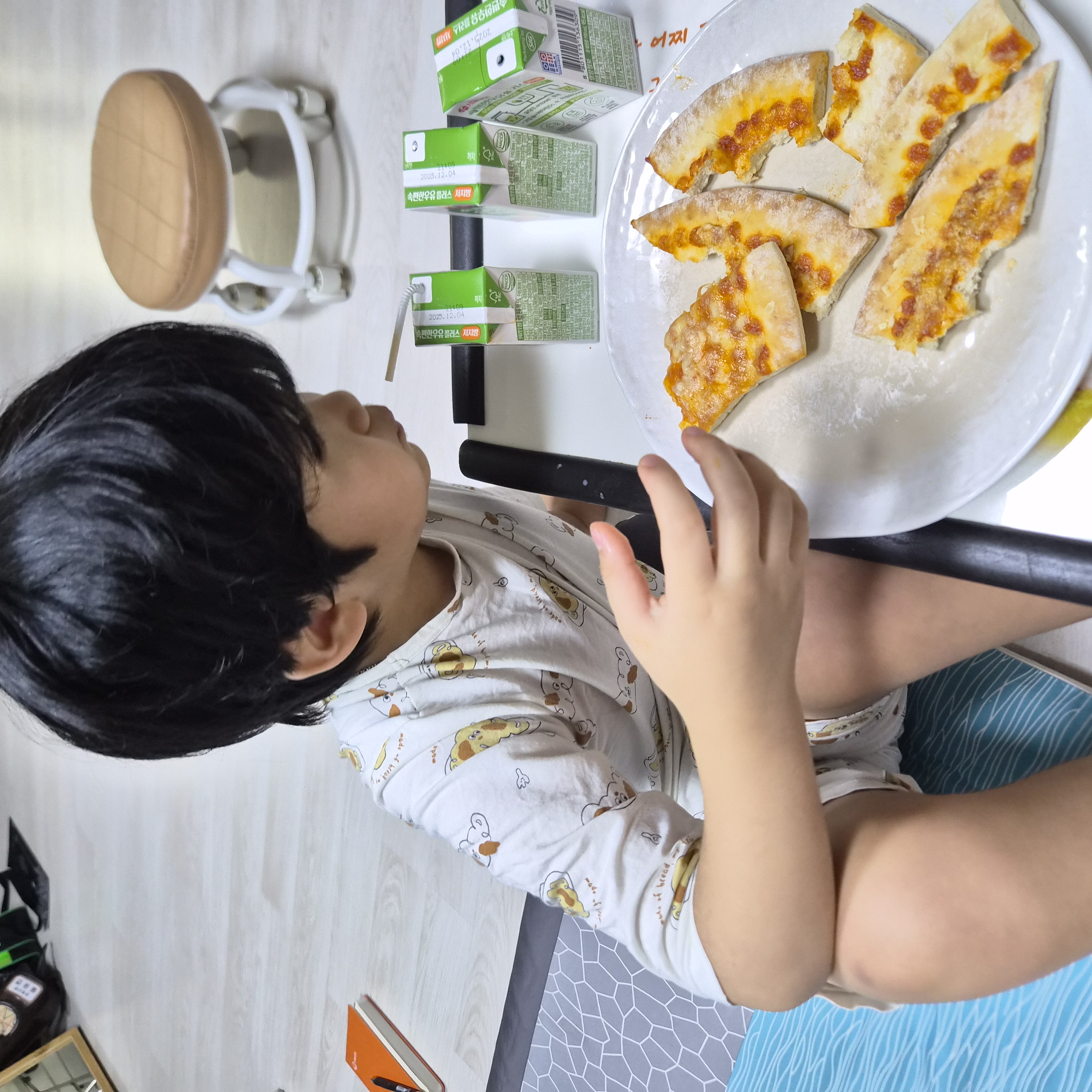 엄마는 피자를 싫어하셨어 ㅋ